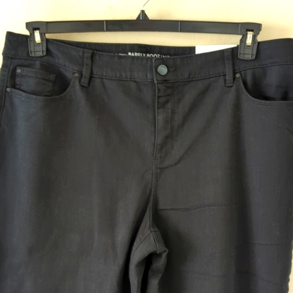 Chico's PLATINUM Barely Bootcut Jeans in Black 18 Tall - Picture 7 of 16